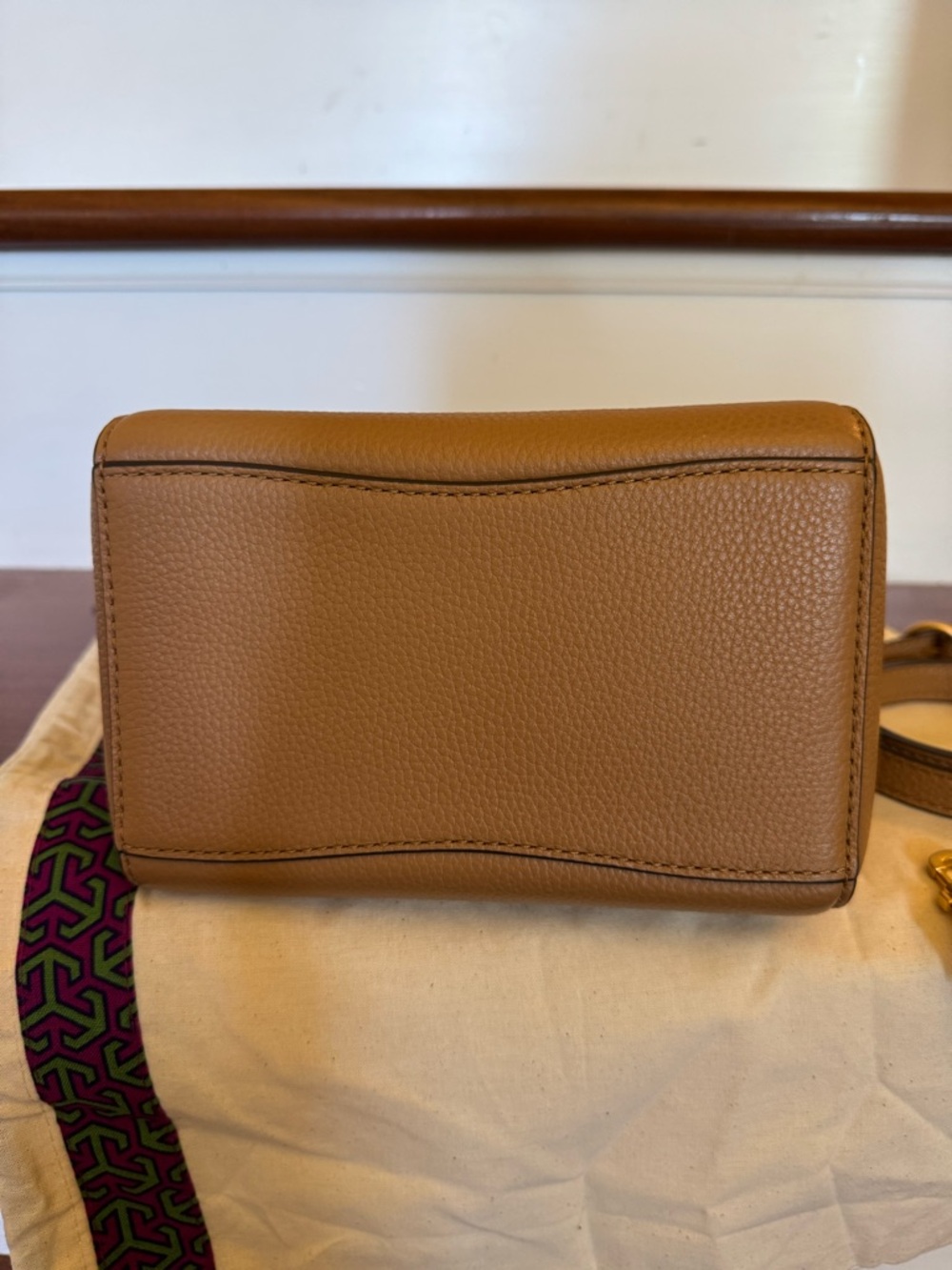 Tory Burch Tan Pebbled Leather Top-Handle Shoulder Bag - Picture 5 of 7